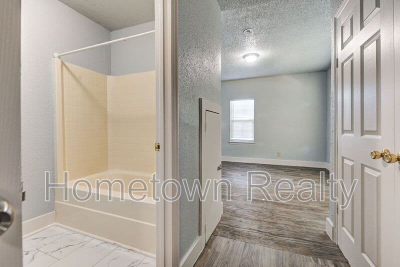 Oklahoma City House: 2114 N Bath Avenue