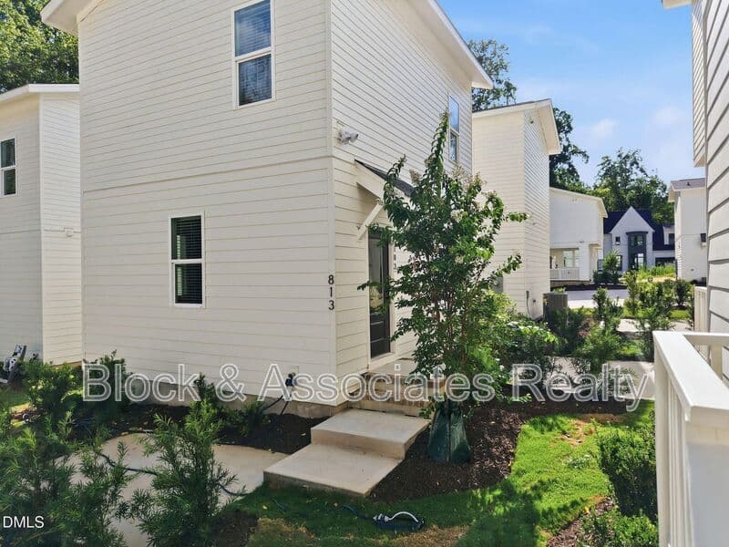 Raleigh House: 2813-103 Wilcox Place