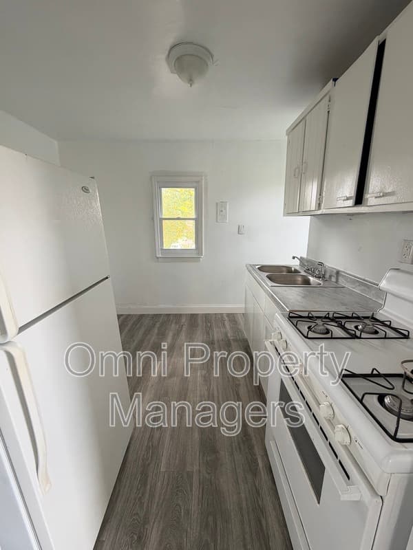 Warren House: 7568 Hudson Ave