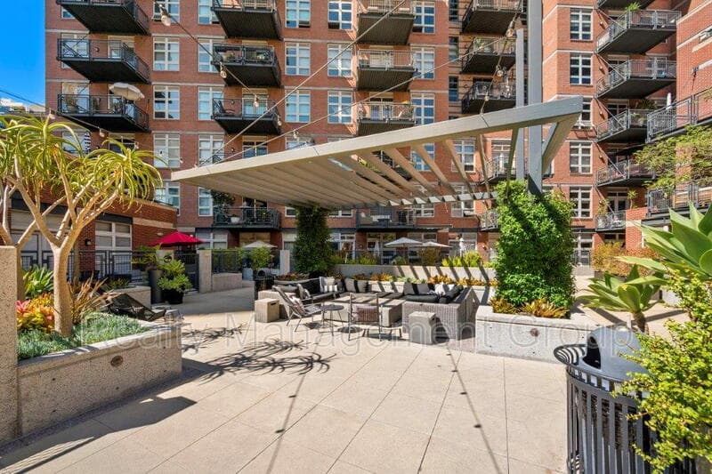 San Diego Condo: 877 Island Ave