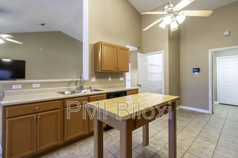 Gulfport House: 18026 Cypress Pointe Drive
