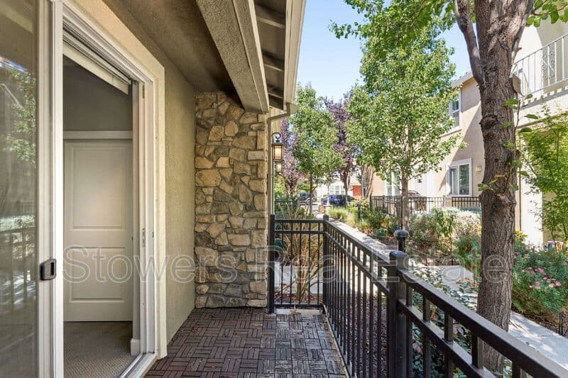 Hayward House: 220 Caterina Way