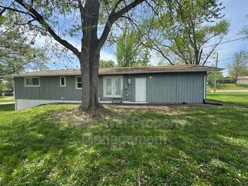 Saint Charles House: 710 Jungs Station Rd