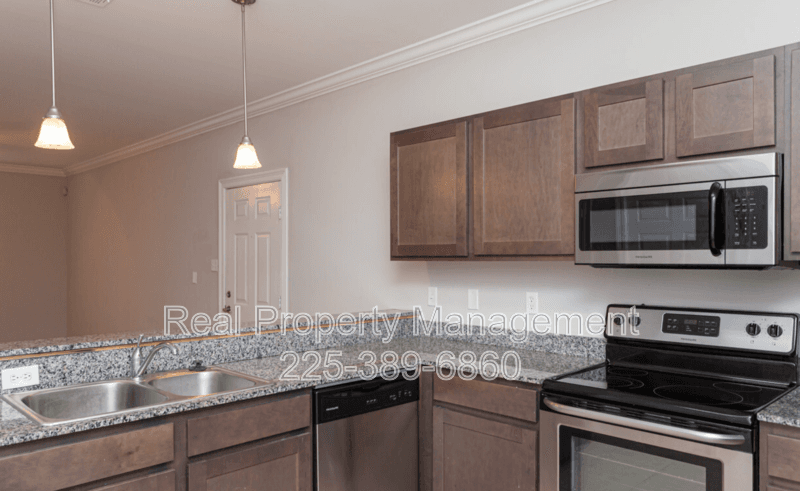 Denham Springs Apartment: 30914 LA Hwy 16