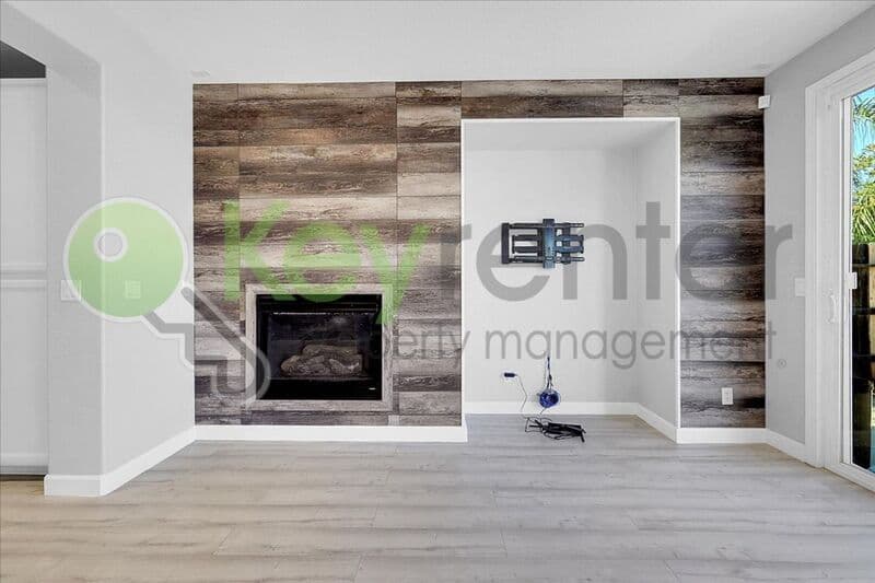 Lincoln House: 1740 Allenwood Circle