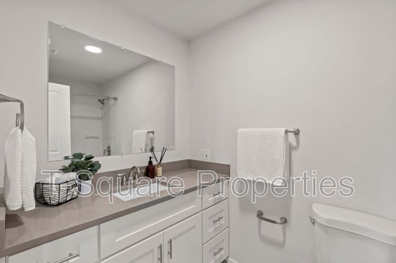 Everett Condo: 2918 Nassau St
