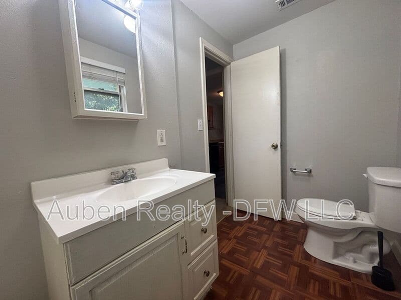 Denton Condo: 521 Ruth Street