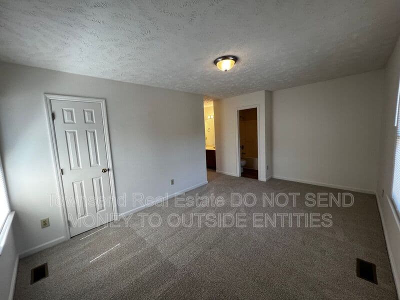 Fayetteville House: 1028-1 Ancestry Dr.