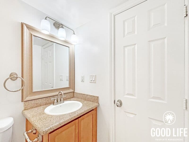 El Cajon Condo: 1386 E Madison Ave