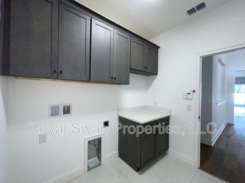 Lakeland House: 929 Clearview Avenue