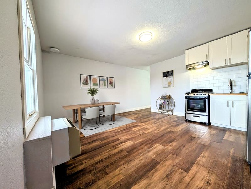 Pella Condo: 205 Oskaloosa Street - 201
