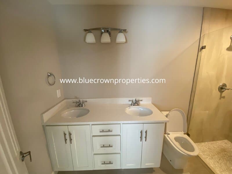 Carrollton House: 2032 Kings Road
