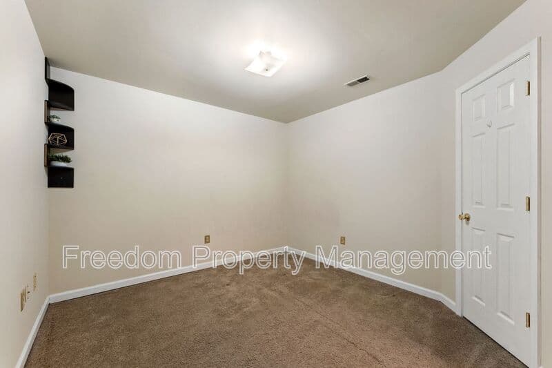 Warrenton Townhome: 726 Pine Tree Ct.