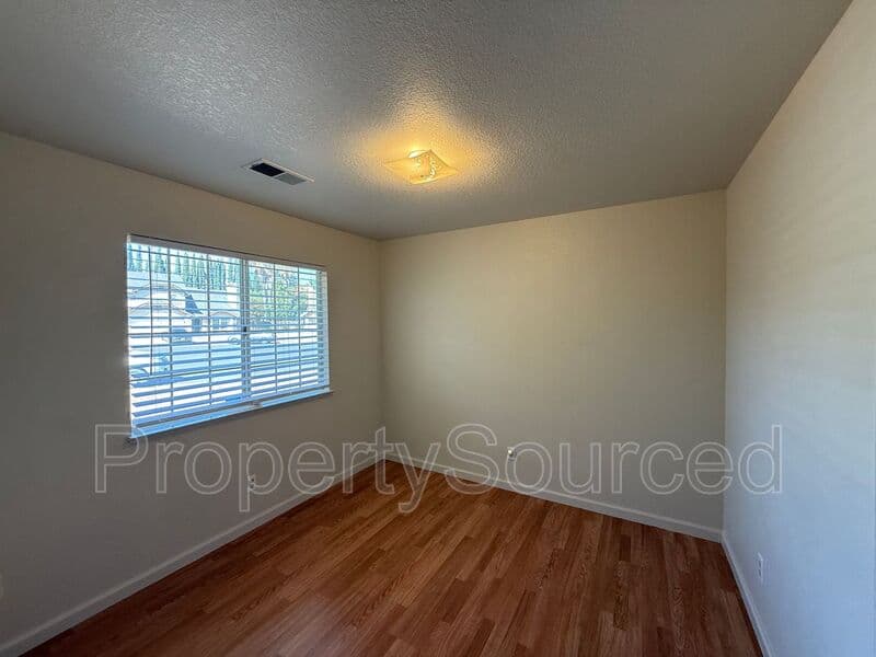 Lathrop House: 15050 Hollyhock Ct