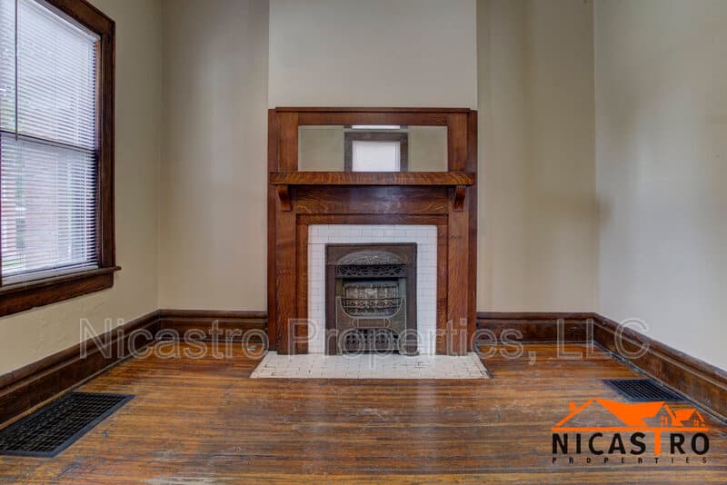 Columbus Condo: 1638 Indianola Avenue