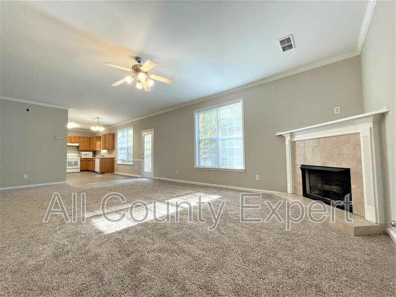 Snellville House: 2370 Temple View Ct