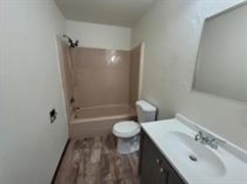 Menasha Condo: 991 7th Street - B