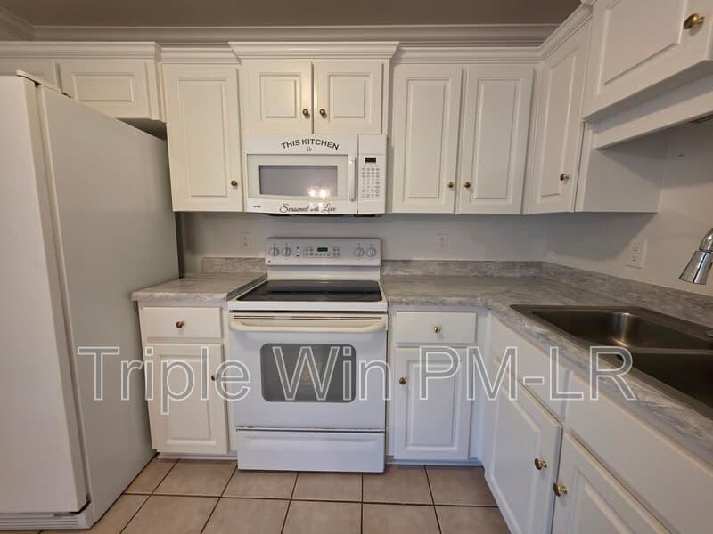 Cabot House: 26 Stonewood Drive
