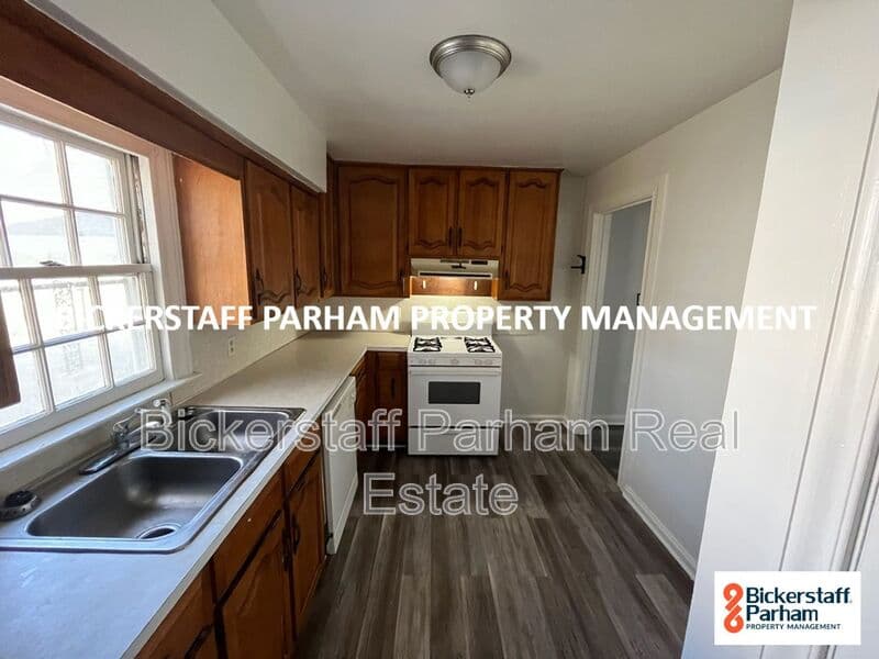 Columbus House: 1919 43rd Street