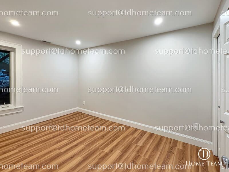 Bellevue House: 12903 NE 28th St