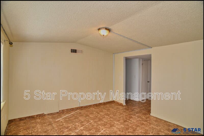 El Paso House: 10648 Birthstone Drive !!