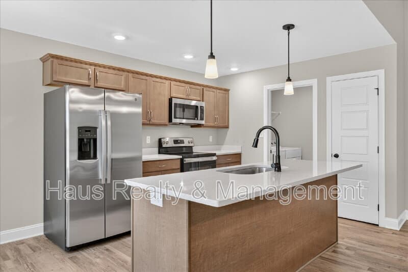 Clarksville House: 1280 Cardinal Creek Drive