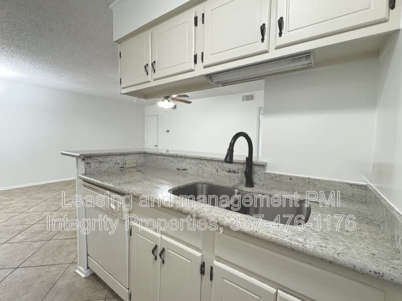 Baton Rouge Apartment: 7324 Menlo Drive