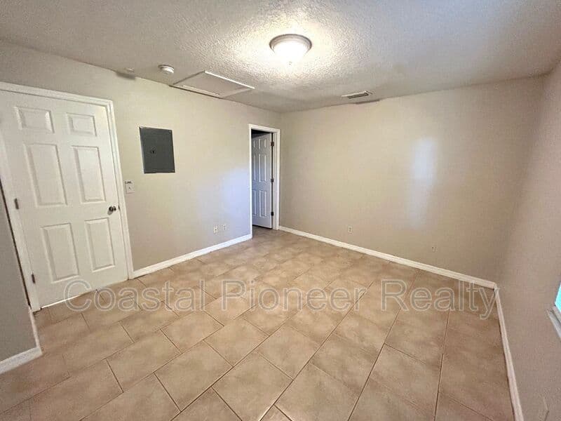 Tampa Condo: 11727 N 12th St