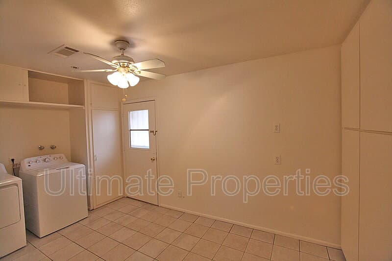 Sun City House: 9331 W Arrowhead Dr