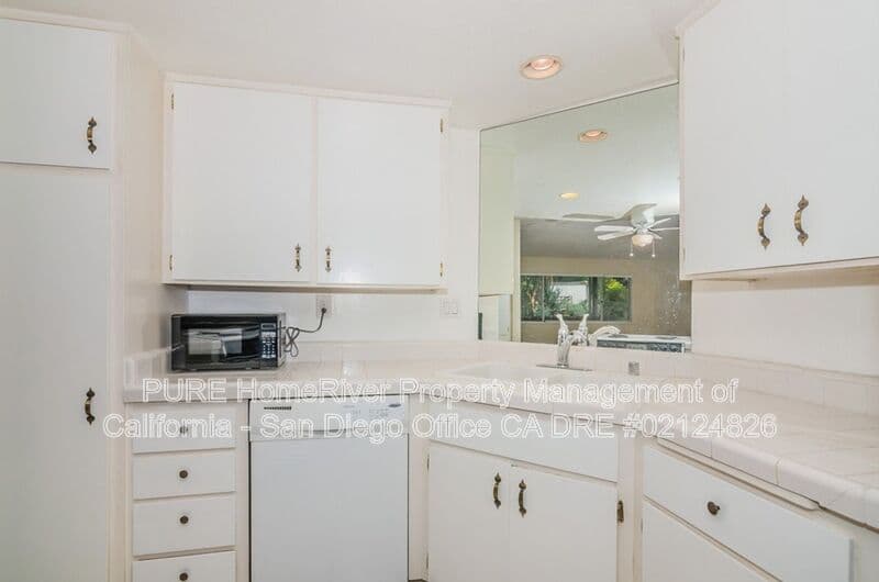 Encinitas House: 155 Rosebay Dr