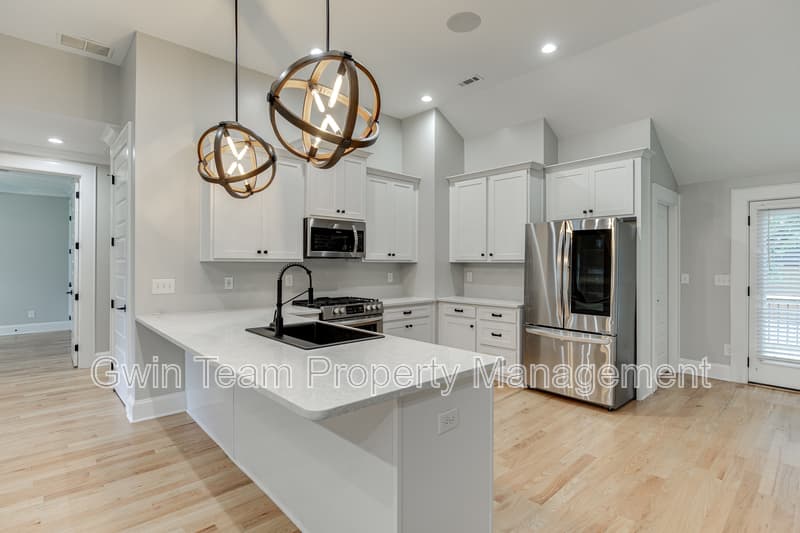 Lawrenceville House: 75 Cherry St