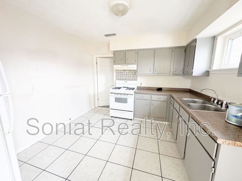 New Orleans Condo: 423 S. Murat