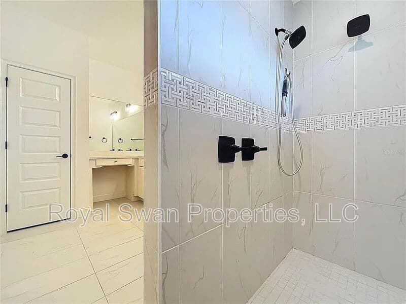 Lakeland House: 929 Clearview Avenue