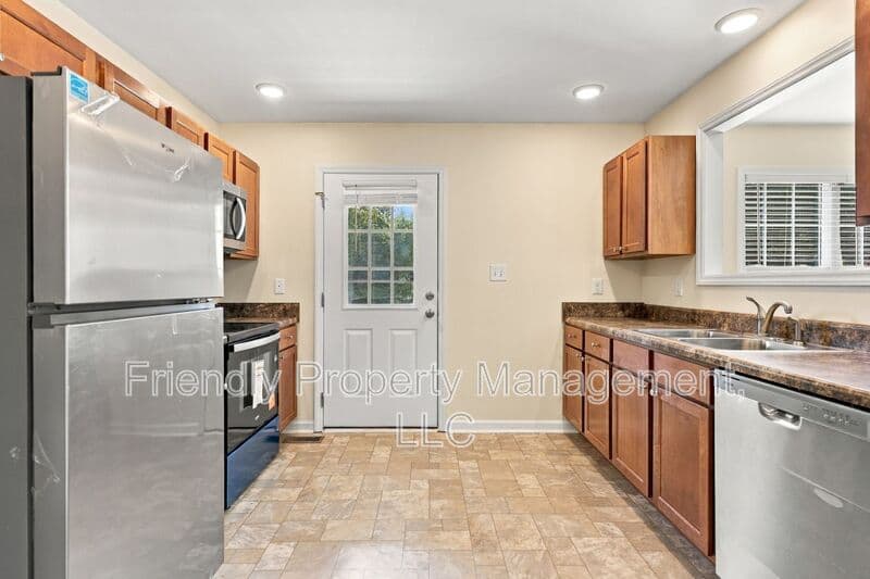 Greensboro House: 1 Llano Ct
