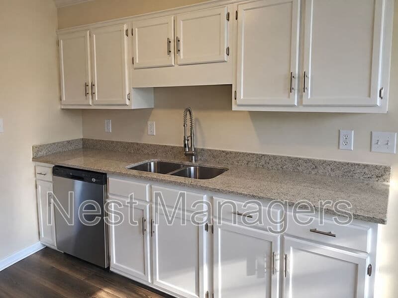 Fayetteville House: 737 Maxine Street