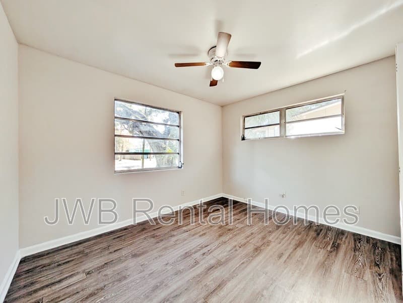 Jacksonville House: 2932 Searchwood Dr