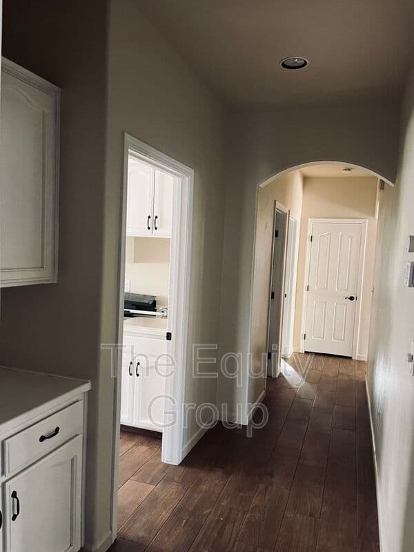 Farmersville House: 1856 North June Ave