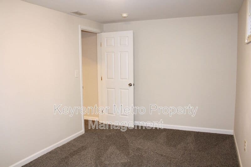 Clinton House: 5245 West Boniwood Turn