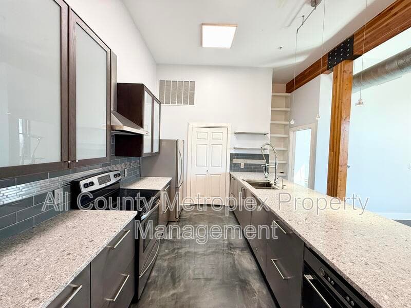 Dallas House: 2502 Live Oak St