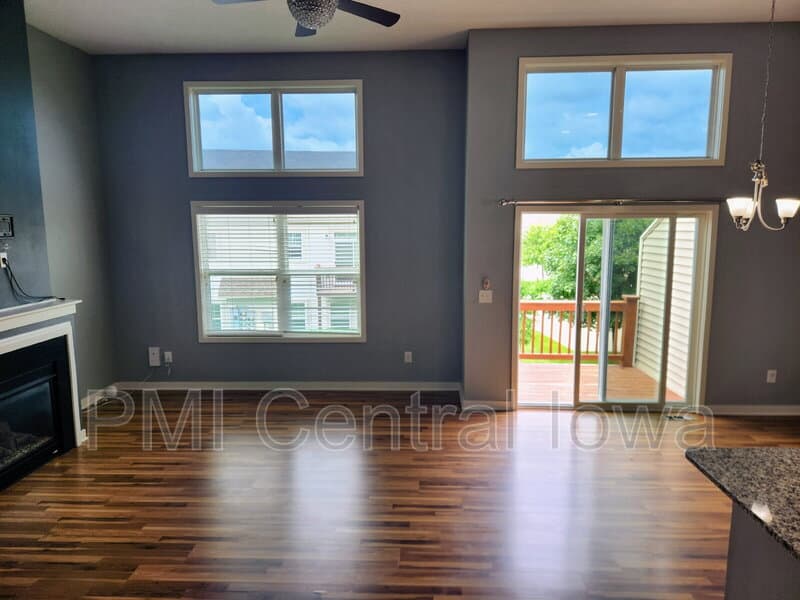 West Des Moines Townhome: 186 79th Street