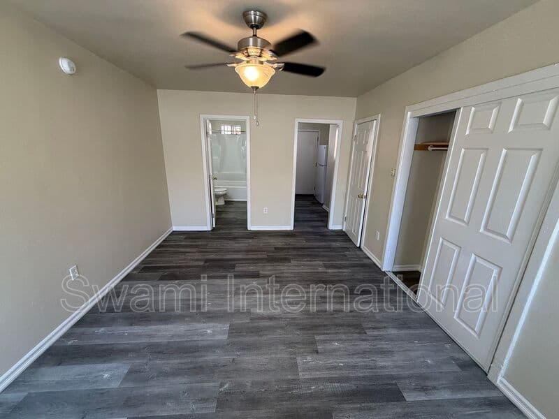 Los Angeles Condo: 1153 E. 61st St.