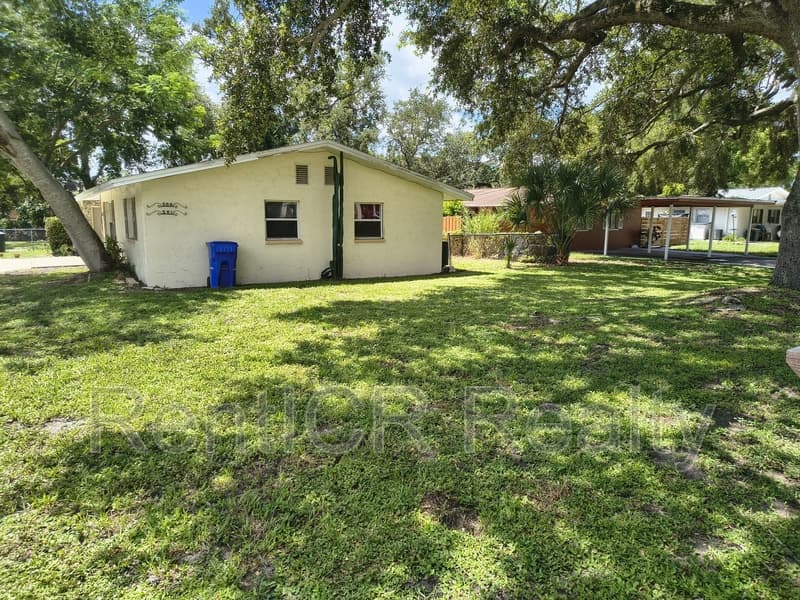 Dunedin Condo: 561 Laura Lane