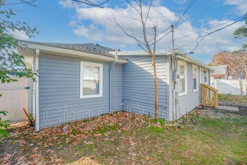 Portsmouth House: 6 Worden Pl