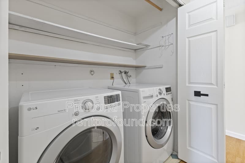 Aloha Townhome: 21560 SW Augusta Street