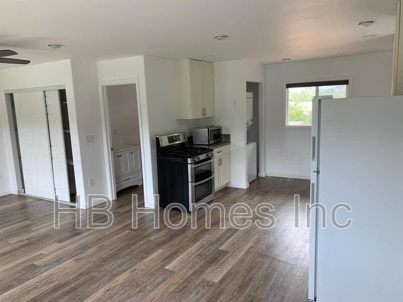 Kailua House: 646 Akoakoa Street