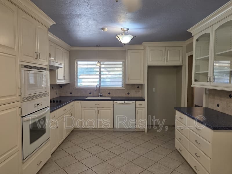 Midwest City House: 3225 N. Ridgewood Dr.