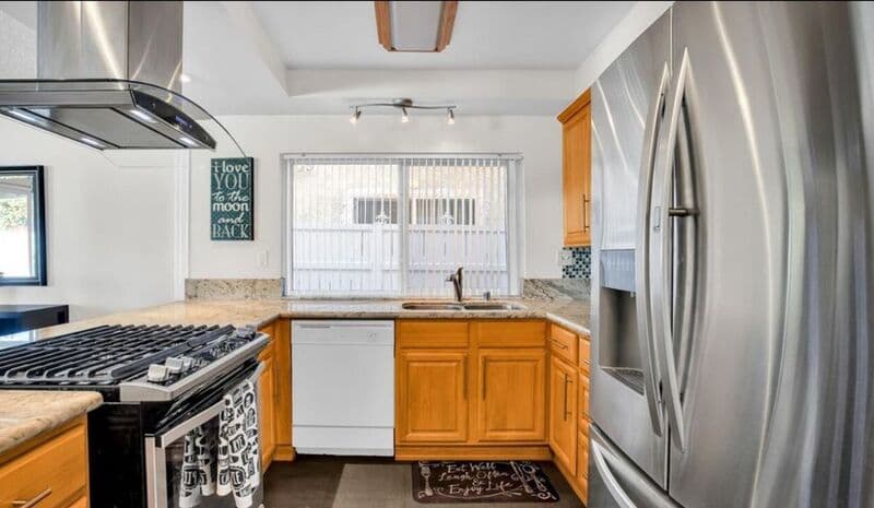 Compton House: 720 Matthisen Cir