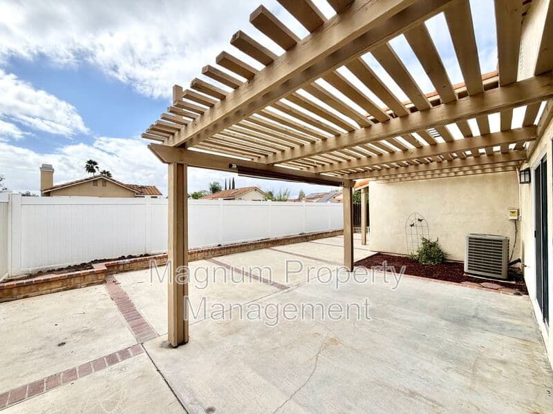 Murrieta House: 25167 Parkcrest Dr