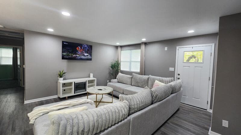 Portsmouth House: 600 Apache Road