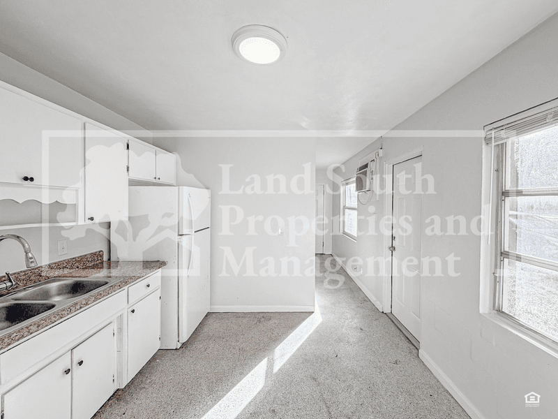 Lakeland House: 2323 Jungle Street